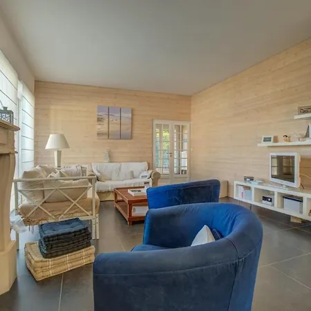 Holiday home Abatille House