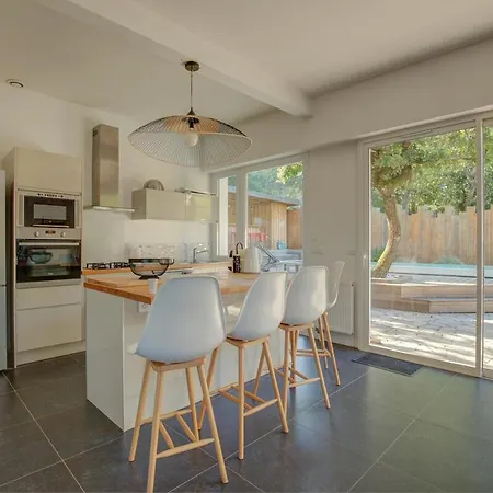 Abatille House *